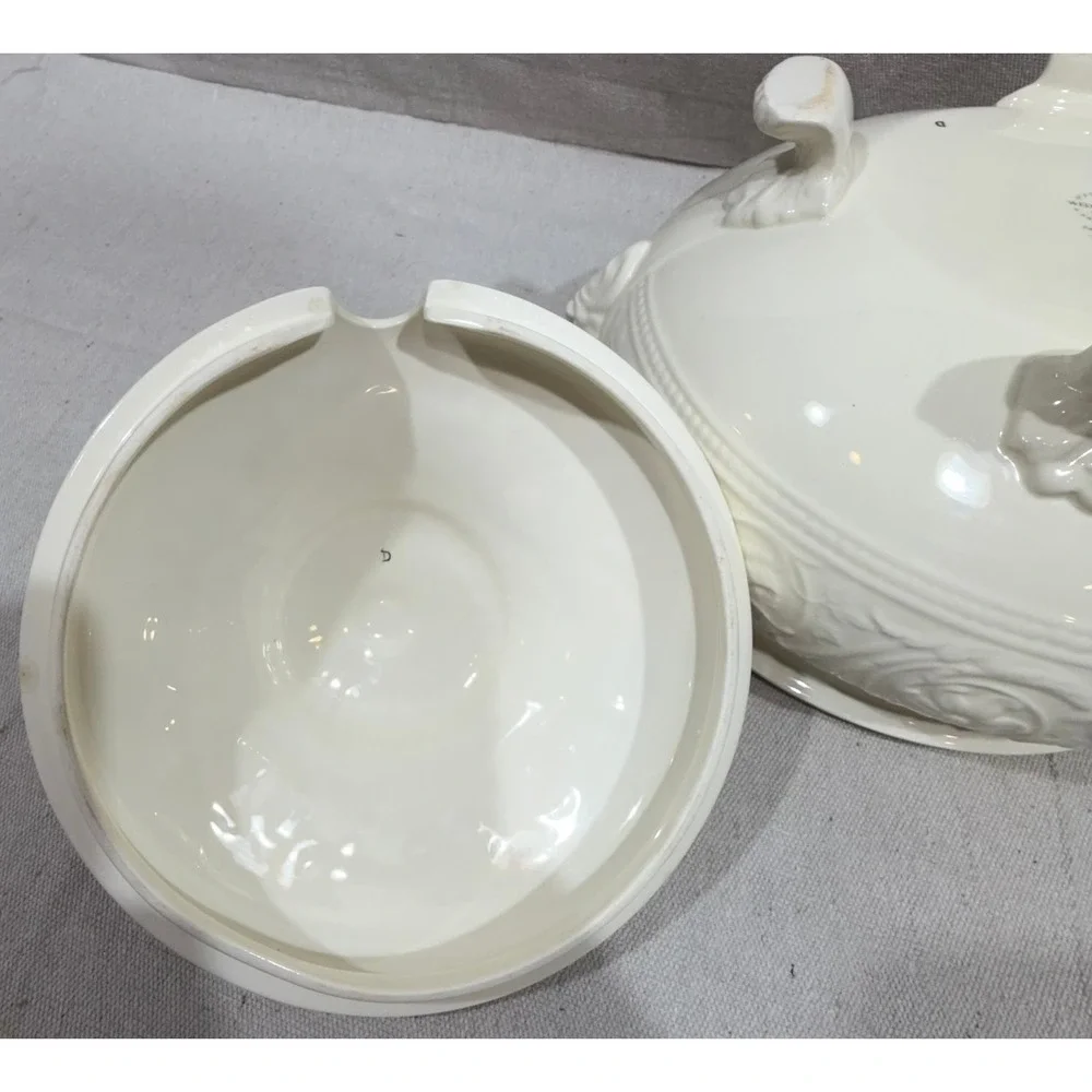 Wedgwood Patrician Creamware Soup Tureen with Lid Vintage 1949 England Lion Head